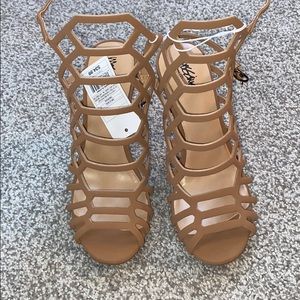 Nude strappy heel